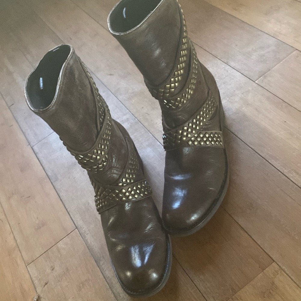Gorgeous Calleen Cordero Boots